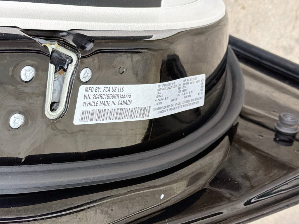 Used 2024 Chrysler Pacifica Touring-L FWD image 33