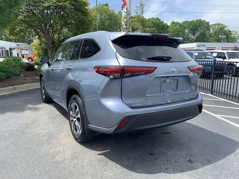 Used 2022 Toyota Highlander XLE image 6