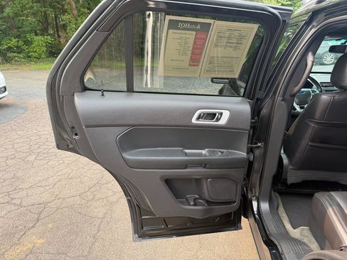 Used 2014 Ford Explorer XLT w/ Equipment Group 202A AWD/4WD image 20