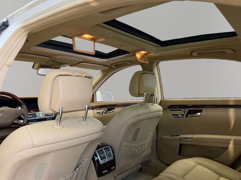 Used 2010 Mercedes-Benz S 550 4MATIC image 24