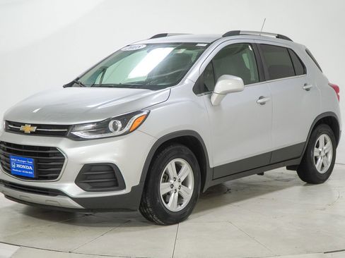 Used 2018 Chevrolet Trax LT w/ LT Convenience Package image 3