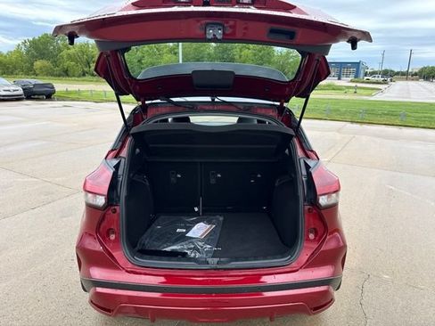 Used 2024 Nissan Kicks SR w/ SR Premium Package FWD image 8