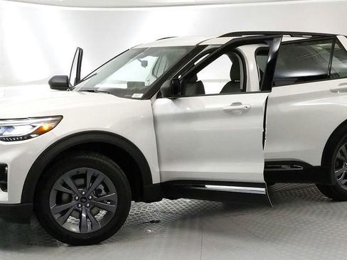 New 2025 Ford Explorer Active w/ Active Comfort Package image 12