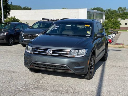 Used 2021 Volkswagen Tiguan SE FWD image 3