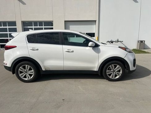 Used 2017 Kia Sportage LX FWD image 2