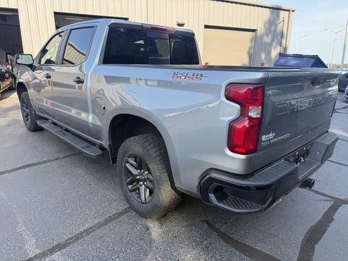 Used 2023 Chevrolet Silverado 1500 LT Trail Boss w/ Convenience Package II AWD/4WD image 2