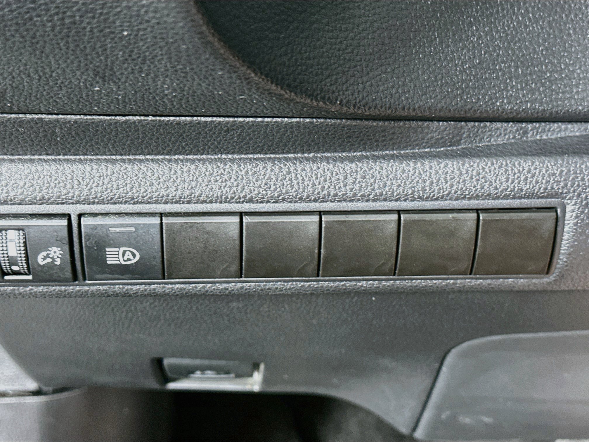 Used 2025 Toyota Corolla LE FWD image 16