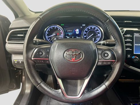 Used 2020 Toyota Camry XLE FWD image 9