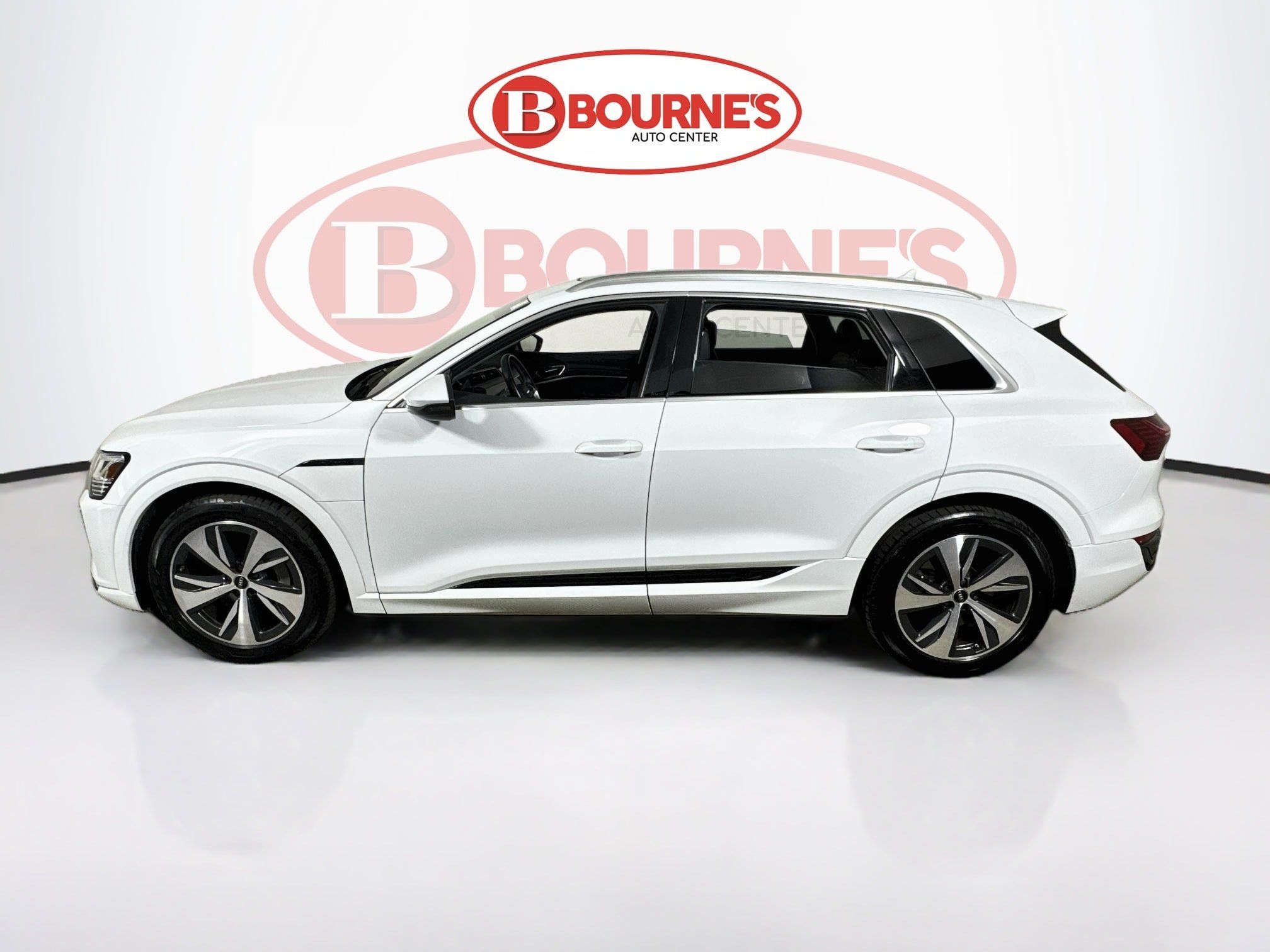 Used 2024 Audi Q8 e-tron Premium AWD/4WD image 8