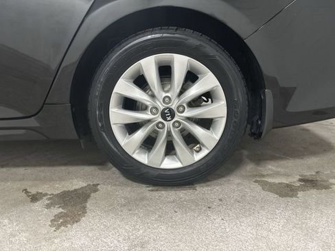 Used 2018 Kia Optima LX w/ 17" Alloy Wheels Package FWD image 14