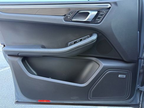 Used 2017 Porsche Macan S image 41