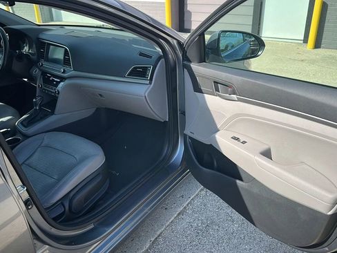 Used 2017 Hyundai Elantra Limited w/ Limited Ultimate Package 09 FWD image 18