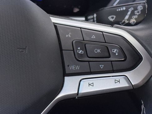 Used 2022 Volkswagen Tiguan SE FWD image 12