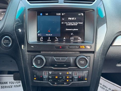 Used 2017 Ford Explorer XLT AWD/4WD image 24