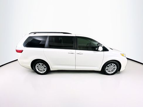 Used 2015 Toyota Sienna XLE image 10