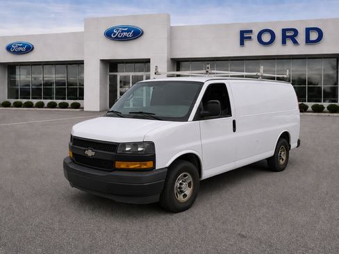 Used 2018 Chevrolet Express 2500 RWD image 1
