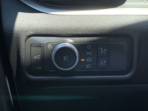 Used 2022 Ford Explorer XLT w/ Equipment Group 202A image 16