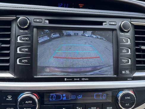 Used 2017 Toyota Highlander XLE AWD/4WD image 15