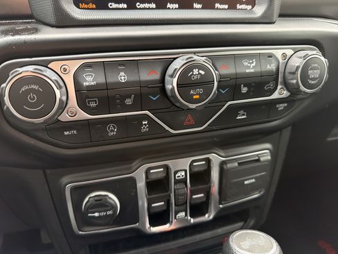 Used 2023 Jeep Wrangler Unlimited Willys AWD/4WD image 20