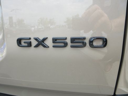 Used 2026 Lexus GX 550 AWD/4WD image 8