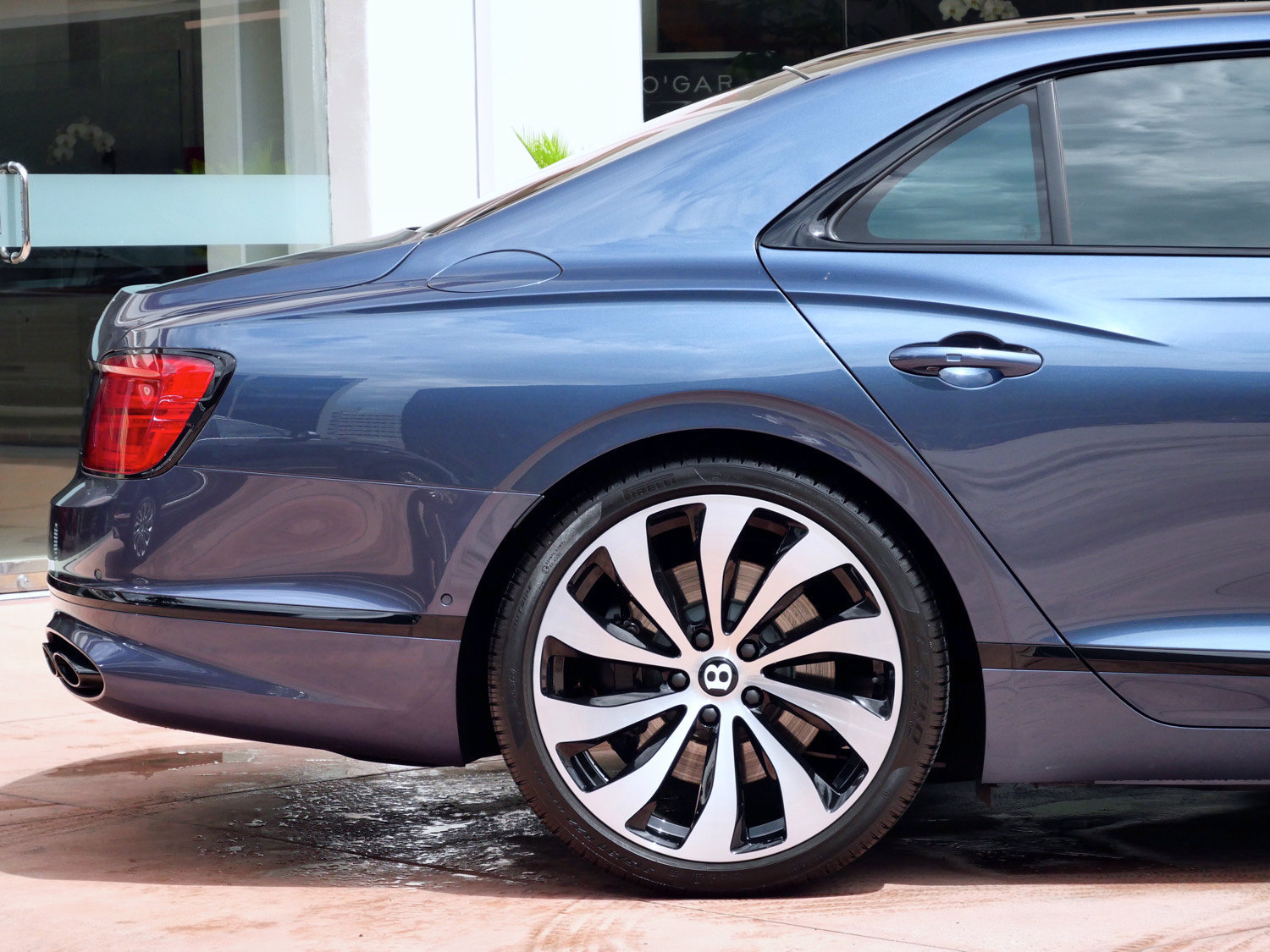 Used 2023 Bentley Flying Spur Azure AWD/4WD image 8