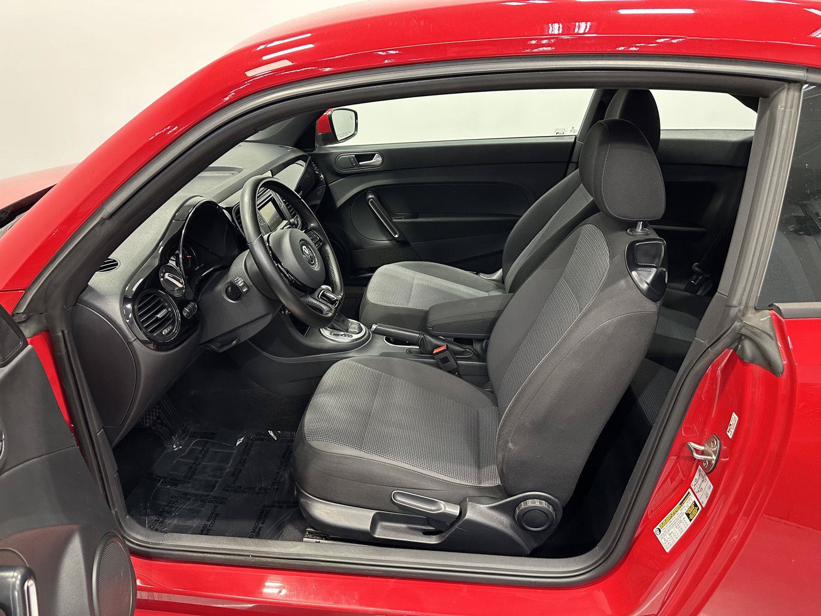 Used 2019 Volkswagen Beetle 2.0T FWD image 11