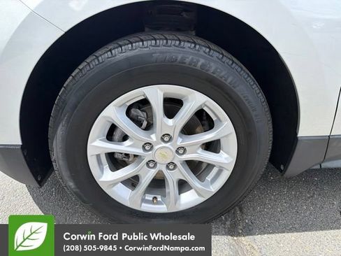 Used 2019 Chevrolet Equinox LS w/ LS Convenience Package FWD image 9