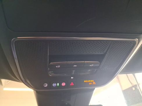 Used 2025 Buick Enclave Avenir w/ Super Cruise Package image 17