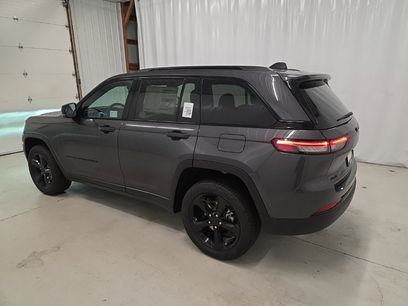 New 2025 Jeep Grand Cherokee Limited w/ Black Appearance Package