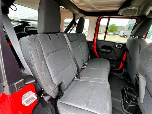 Used 2025 Jeep Wrangler Unlimited Sport AWD/4WD image 18