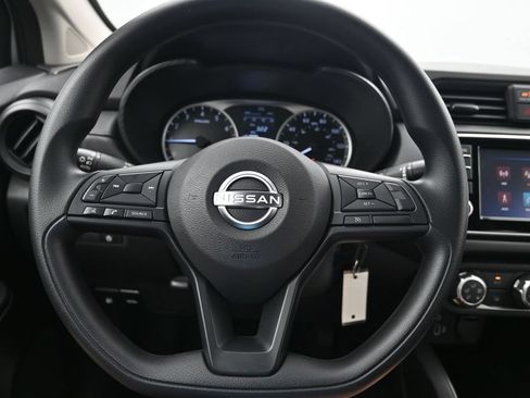 Used 2025 Nissan Versa S FWD image 13