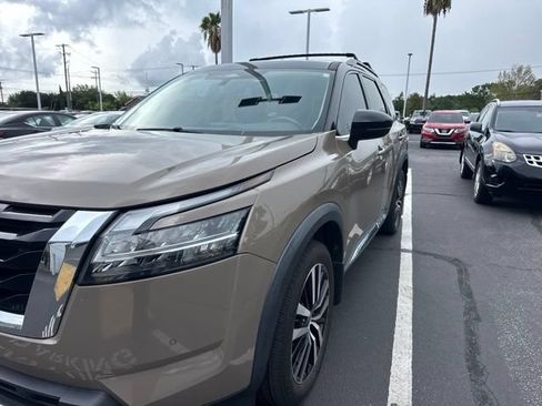 Used 2023 Nissan Pathfinder Platinum w/ Cargo Package AWD/4WD image 5