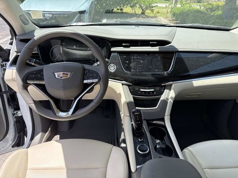 Certified 2025 Cadillac XT6 Premium Luxury w/ LPO, Floor Liner Package AWD/4WD image 19
