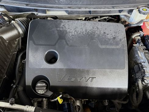 Used 2021 Chevrolet Traverse LT w/ LT Premium Package image 39