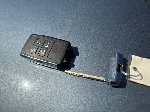 Used 2022 Land Rover Range Rover Velar S AWD/4WD image 35