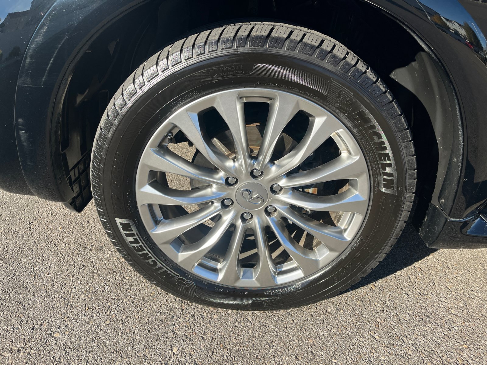 Used 2017 INFINITI QX80 4WD w/ Deluxe Technology Package image 26