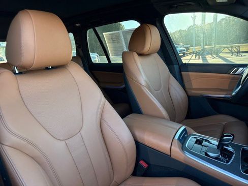 Used 2022 BMW X5 sDrive40i w/ Premium Package image 11
