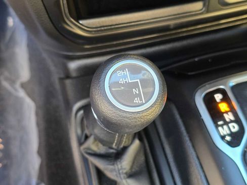 Used 2023 Jeep Gladiator Sport AWD/4WD image 35