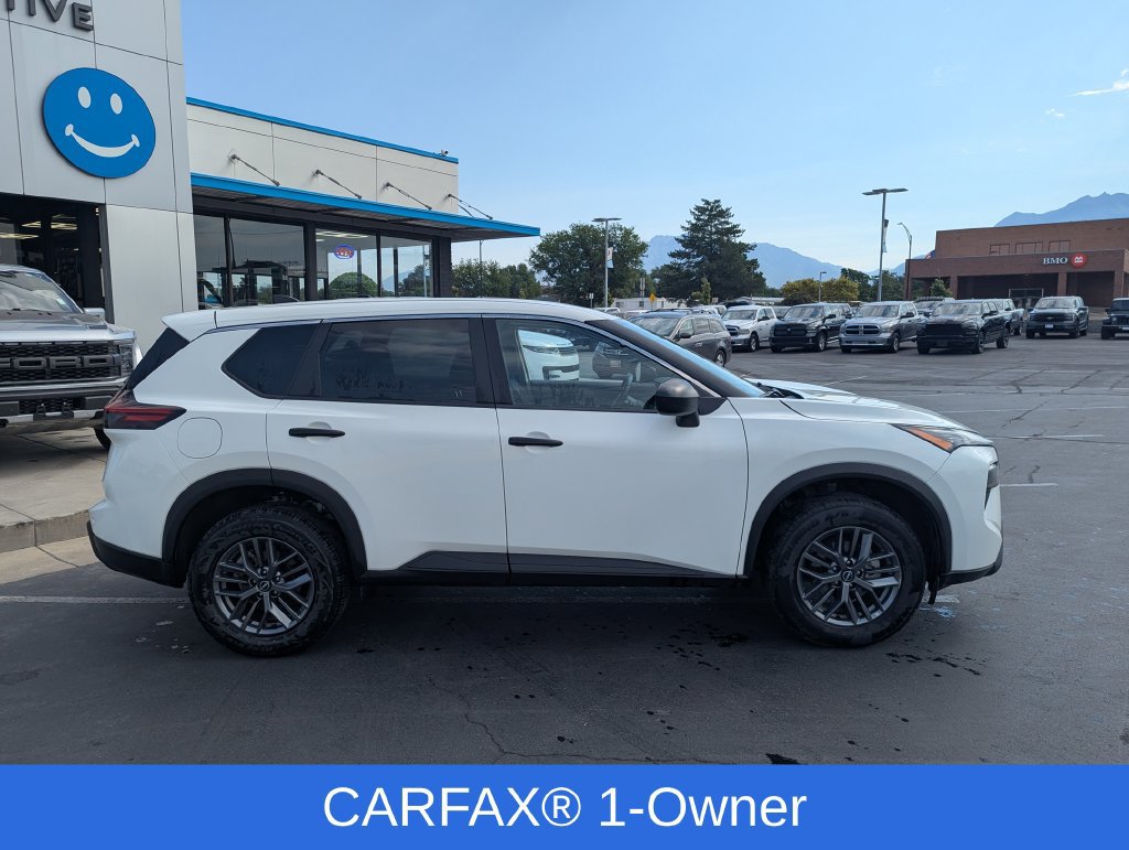 Used 2024 Nissan Rogue S AWD/4WD image 2