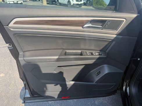 Used 2021 Volkswagen Atlas SE w/ Towing Package AWD/4WD image 14