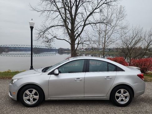 Used 2014 Chevrolet Cruze LT image 2