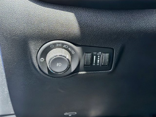 Used 2025 Jeep Compass Limited AWD/4WD image 11
