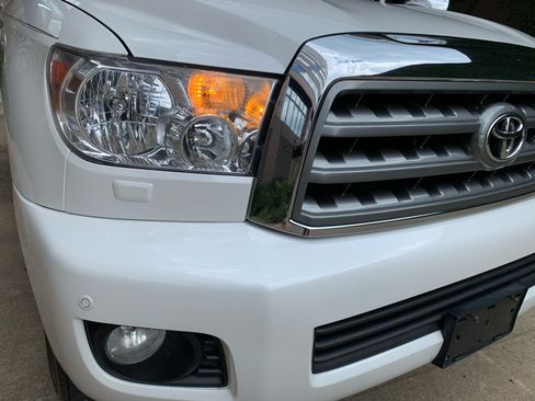 Used 2010 Toyota Sequoia Platinum RWD image 54