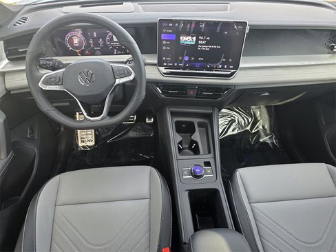 New 2026 Volkswagen Tiguan SE R-Line image 2