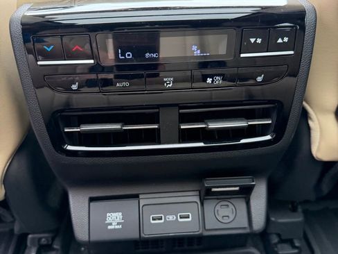 Used 2023 Acura MDX SH-AWD w/ Advance Package image 14