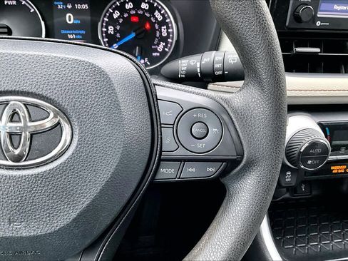 Used 2020 Toyota RAV4 XLE image 24