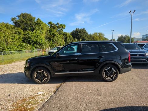 Used 2025 Kia Telluride S FWD image 2
