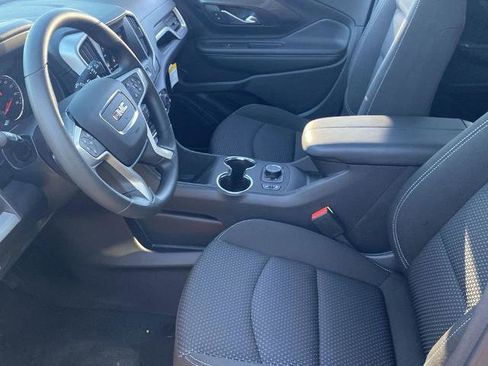 Used 2024 GMC Terrain SLE w/ Driver Convenience Package image 10