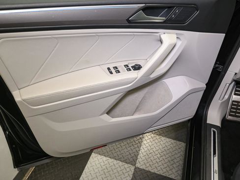 Used 2023 Volkswagen Tiguan SE R-Line AWD/4WD image 44