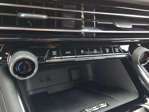 New 2026 Chevrolet Traverse RS image 25